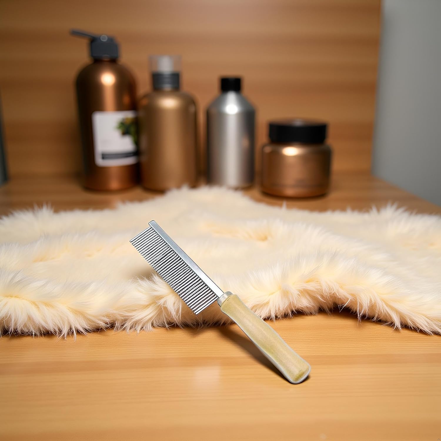 Myuiao pet grooming comb showing pin spacing