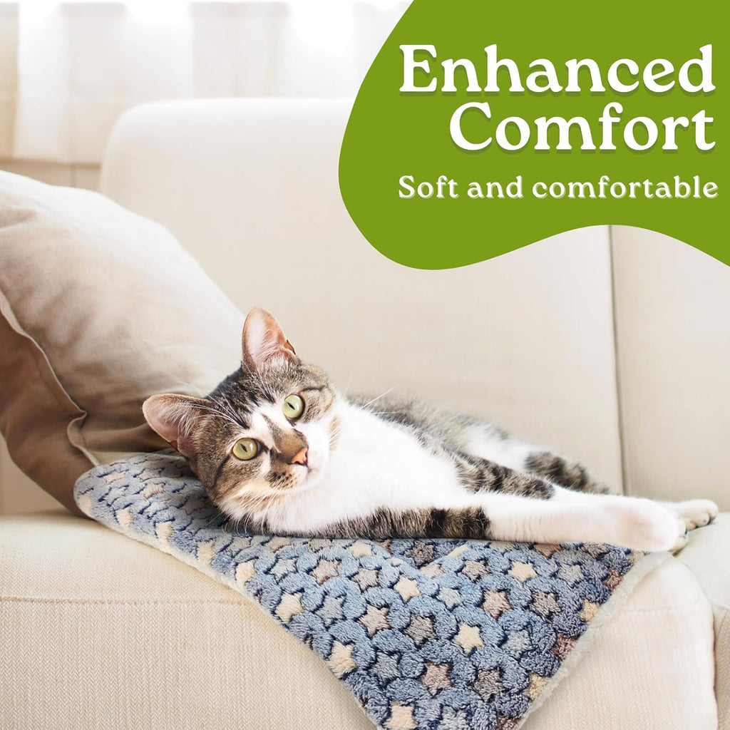 Close up view of the durable stitching on the washable HeNdShe pet pad.