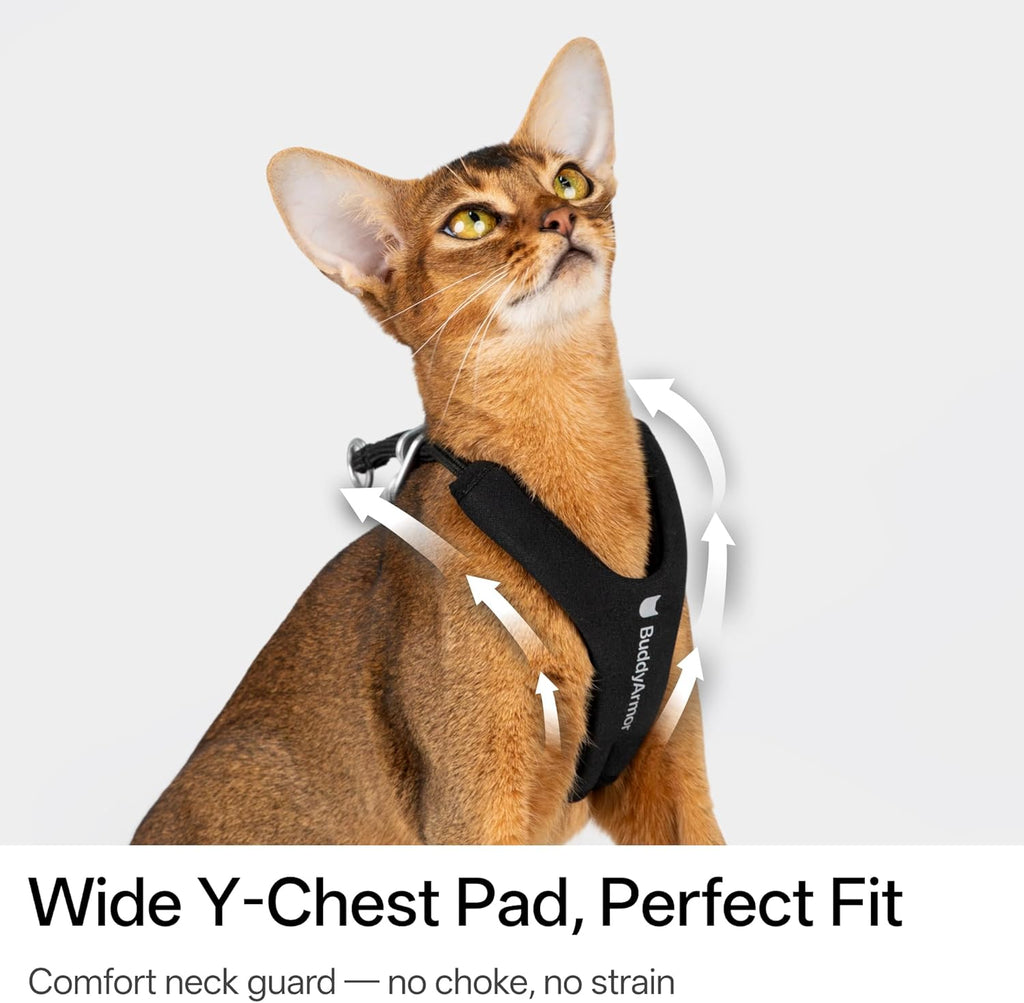 Soft neoprene padded chest piece of the cat safety harness