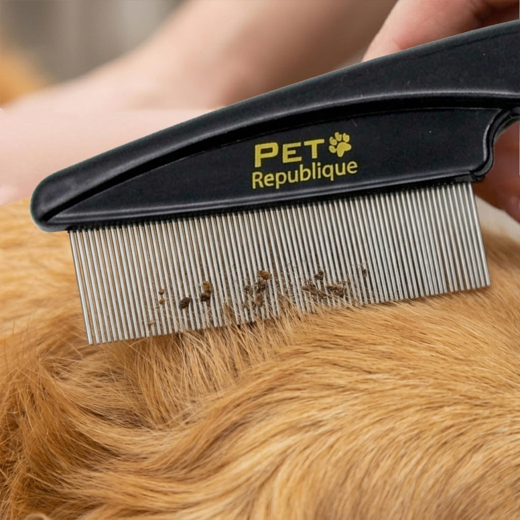 Pet Republique grooming comb with paw print design