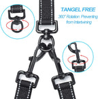 PetBonus no tangle dual leash close up view of the three hundred sixty degree swivel clasp.