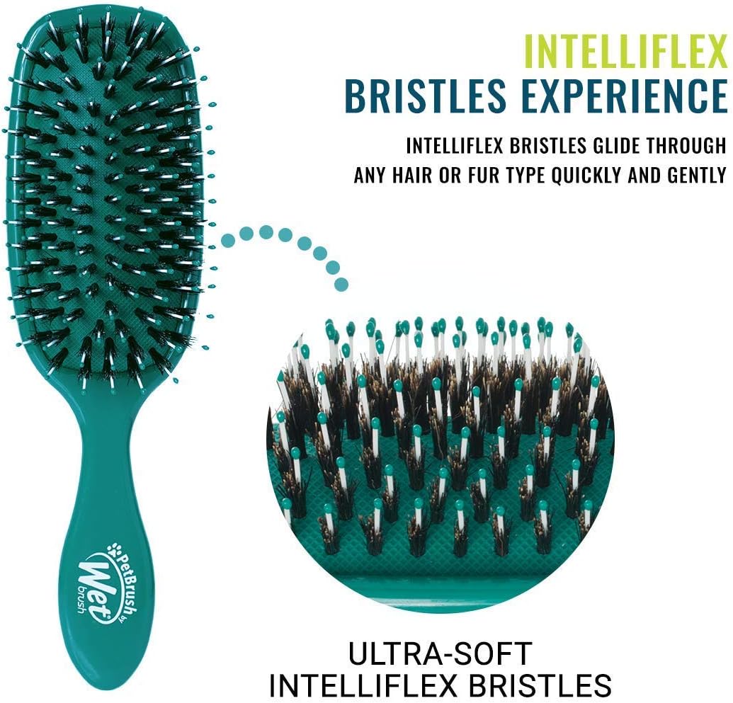 Ergonomic non-slip handle design of the Wet Brush dog and cat hairbrush for comfortable use.