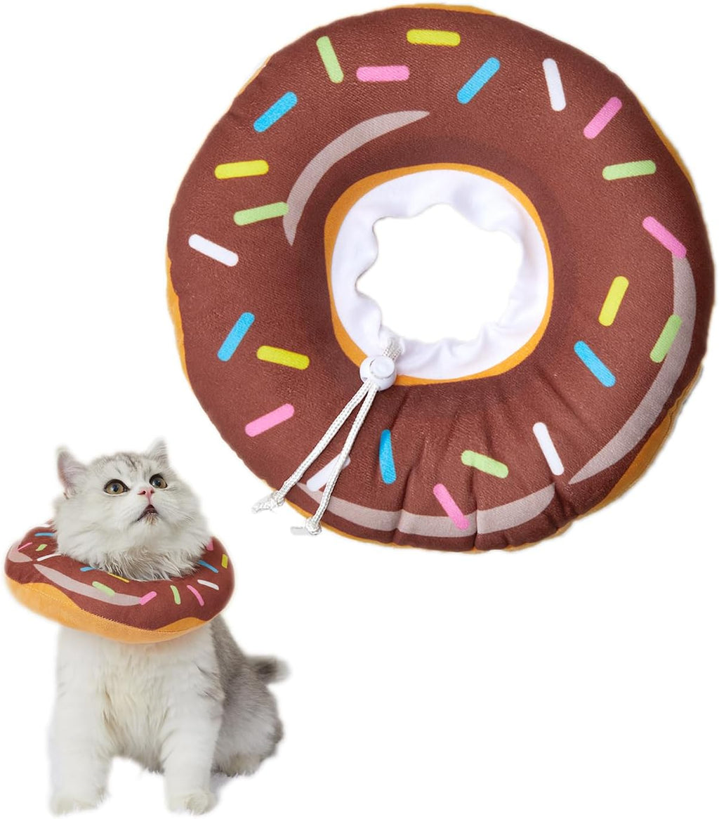 Cat wearing the Amakunft adjustable bread recovery collar comfortably.