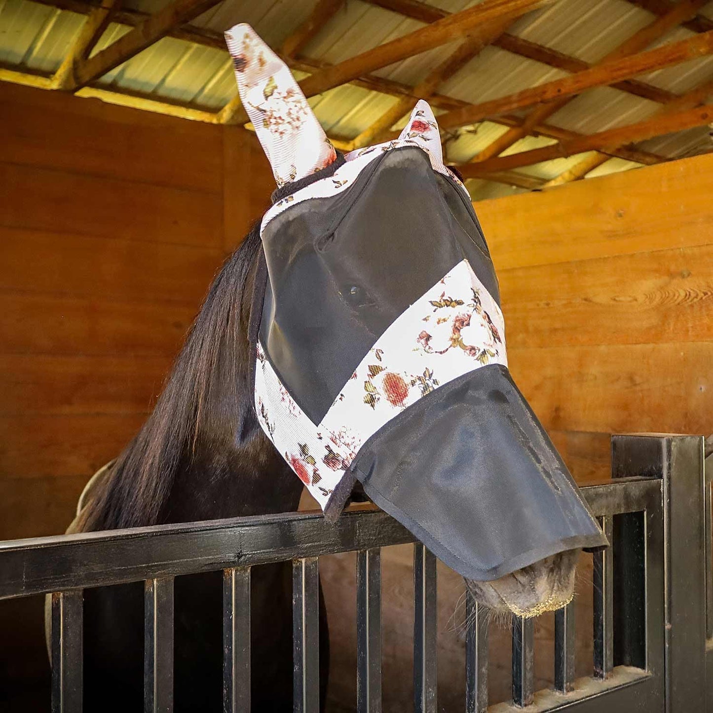 Secure hook and loop closure detail on Jeffers horse fly mask