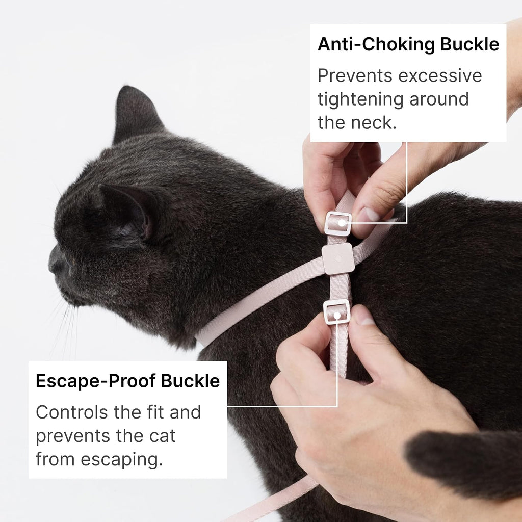 Close up of BuddyArmor cat leash with padded comfortable handle