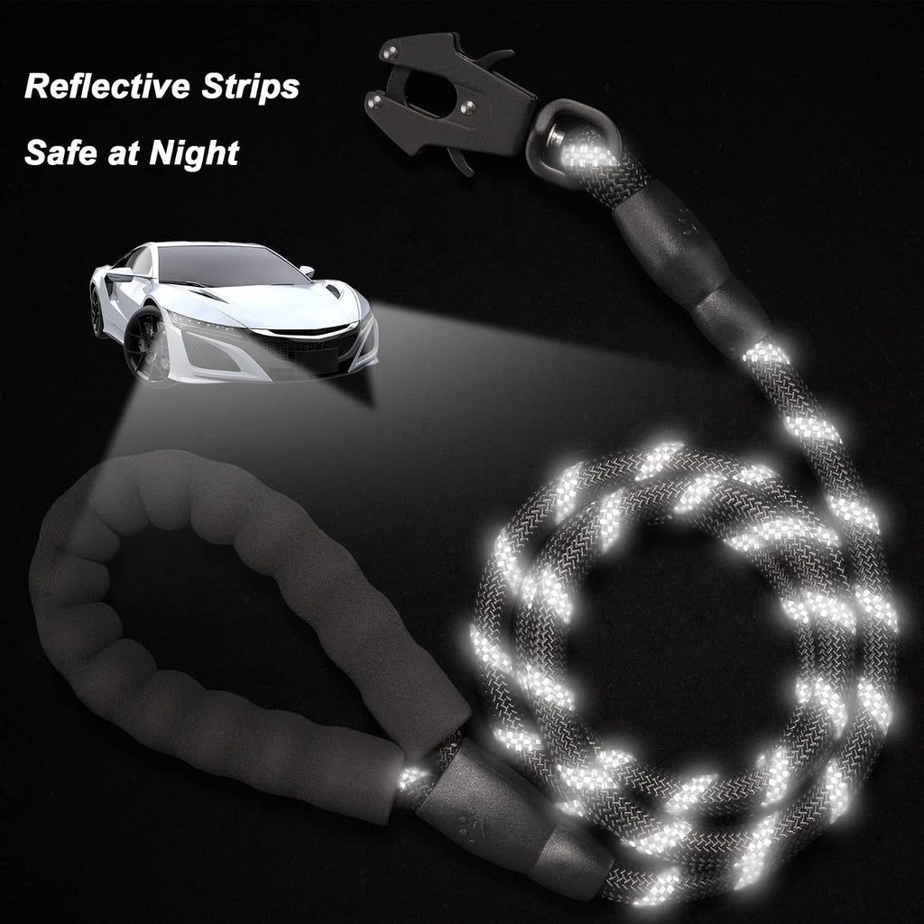 Anti tangle three hundred and sixty degree swivel ring on black pet lead