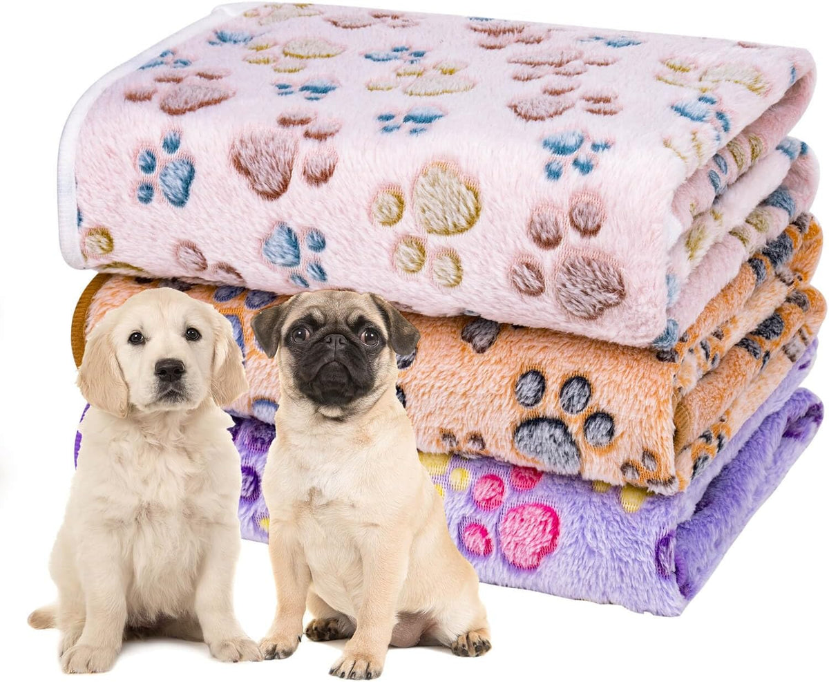 Machine washable Dono fleece pet blankets demonstrating durable shed-resistant fabric.