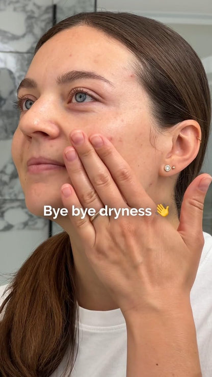 Redness-reducing face serum for sensitive skin barrier recovery routine