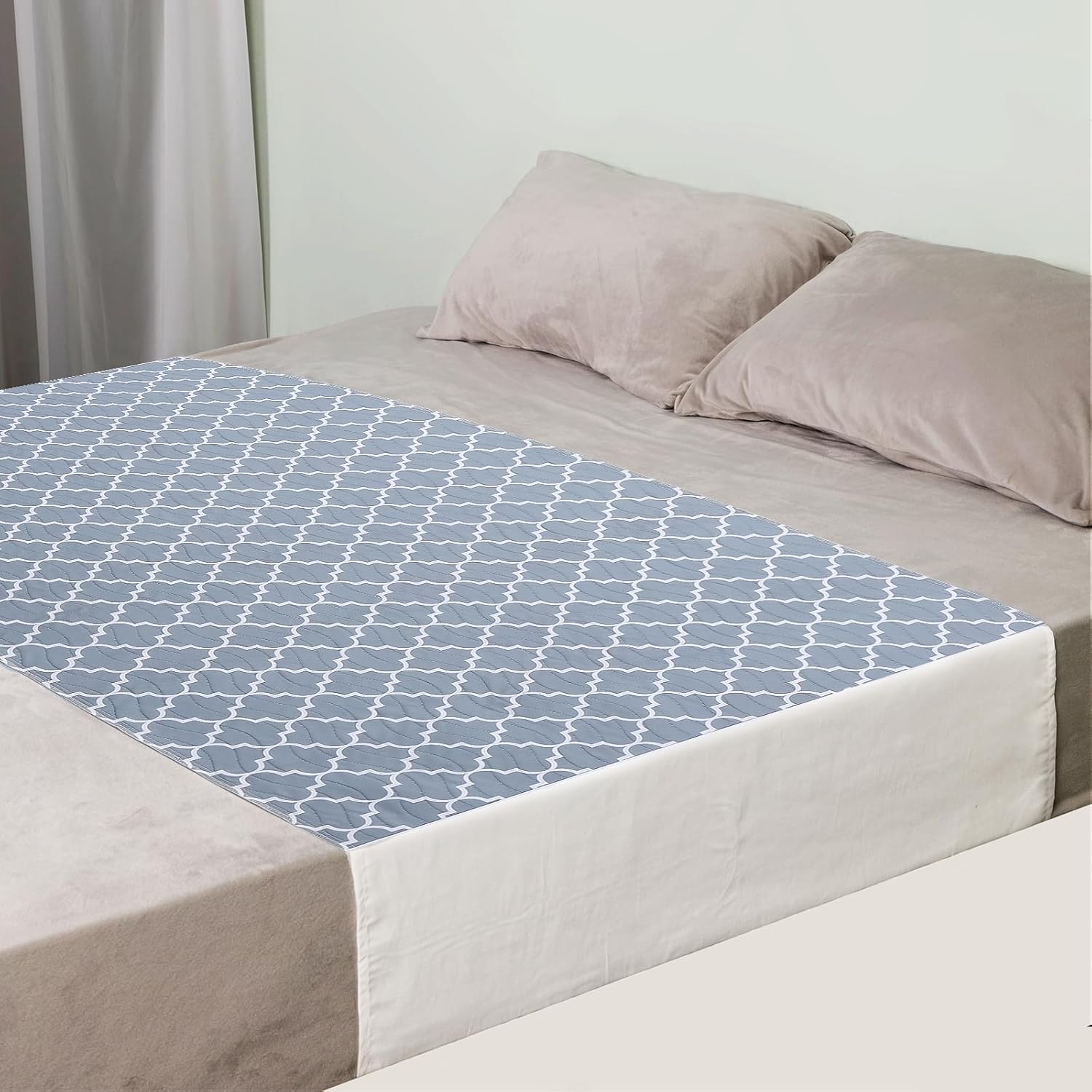 Outcreator Saddle Style Bed Pad front view with tuck-in design