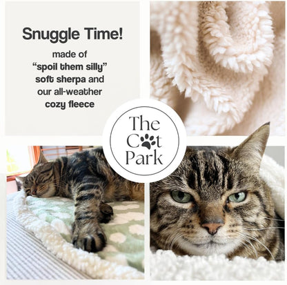Durable tear resistant edge stitching details of the premium pet snuggle throw.