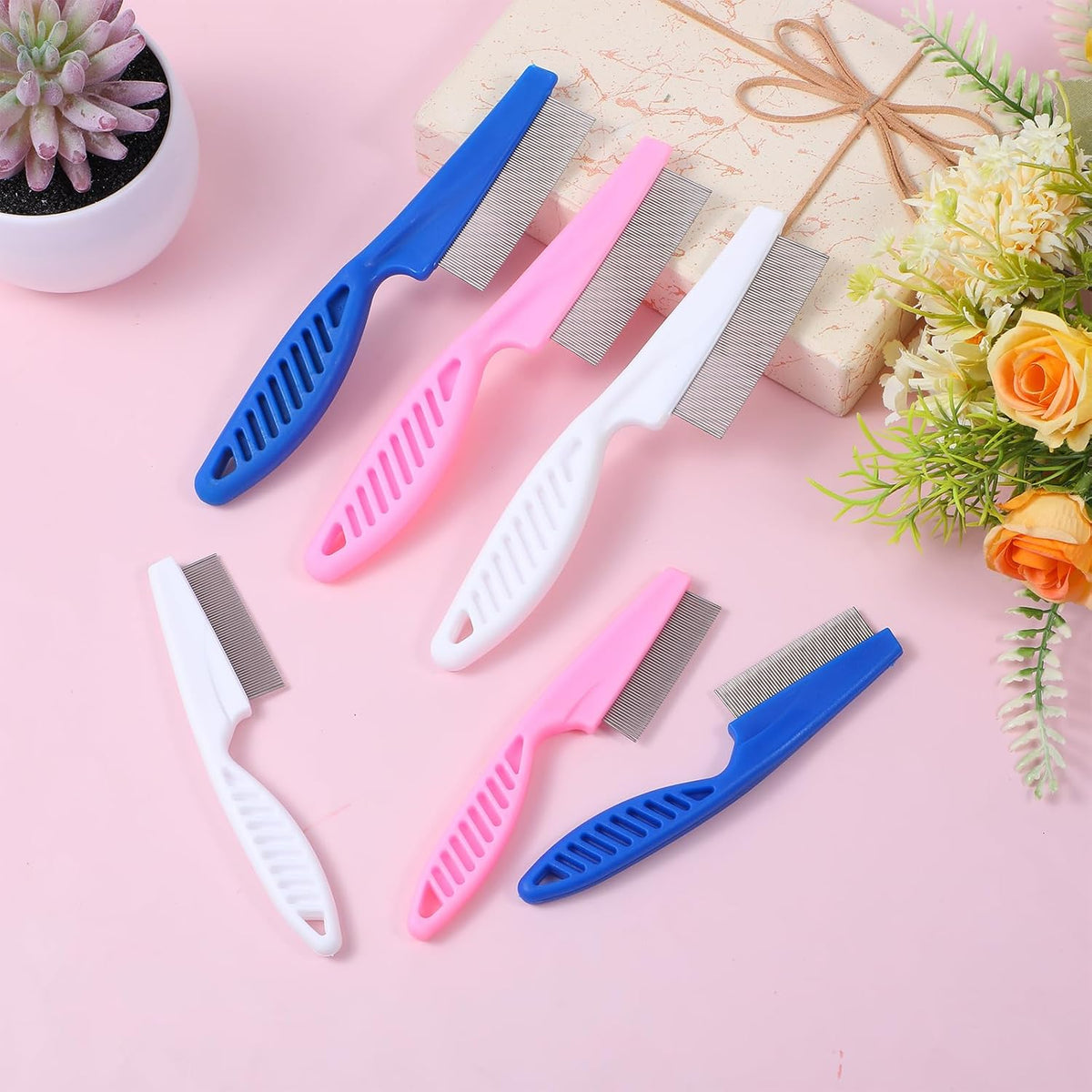 Ergonomic ABS handle detail of Hidyuuoo pet comb