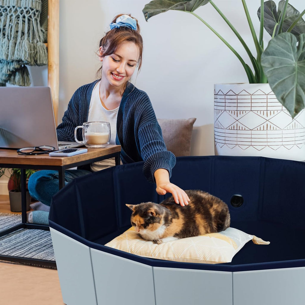 Hygienic easy to clean cat whelping nest with water resistant panels