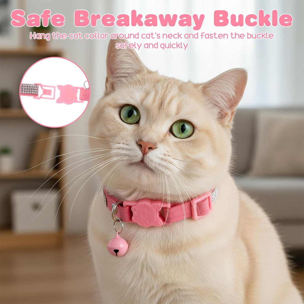Soft velvet texture lining and zinc alloy hardware of the pink cat collar.
