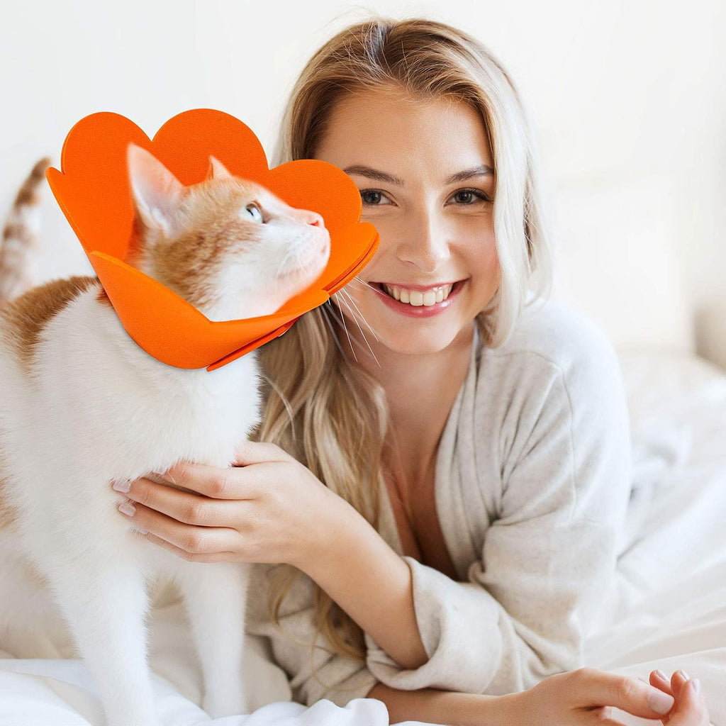 Weewooday soft recovery collar for rabbits and kittens showing size adjustment