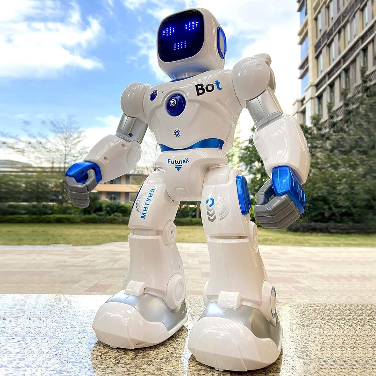 Ruko 1088 smart robot front view for kids