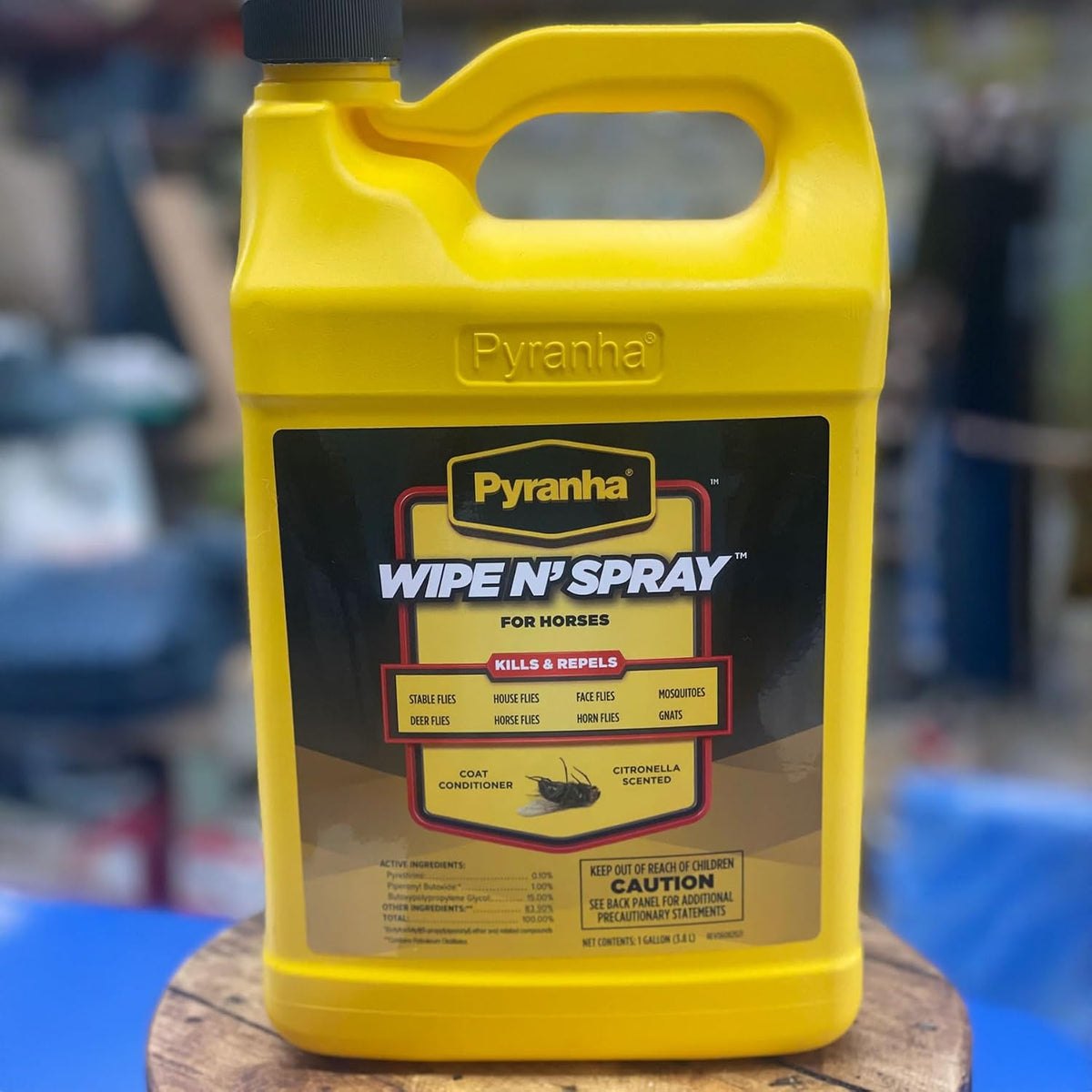 Pyranha Wipe N Spray 1 gallon jug side label details