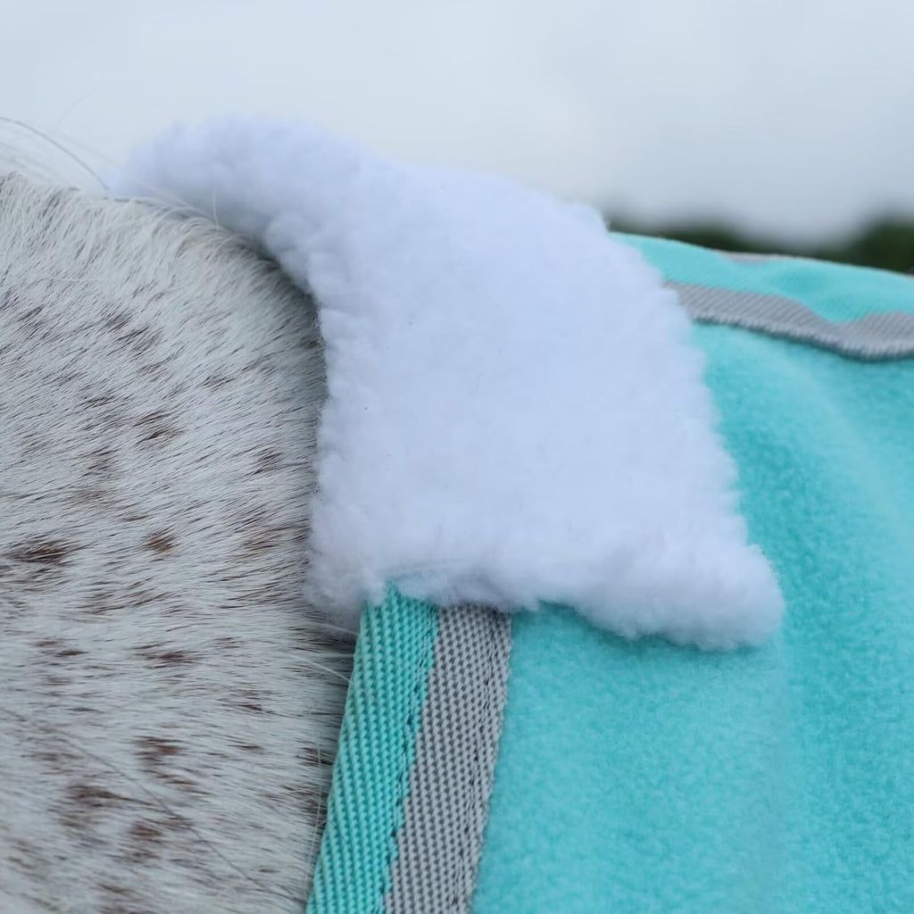Leaforest horse cooler blanket chest buckle detail