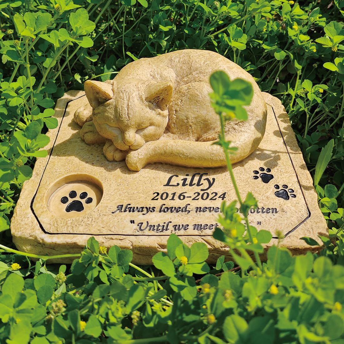 USA imported cat tribute statue packaged as a thoughtful sympathy present.