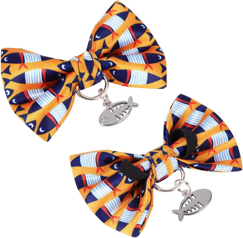Detailed view of the Preciosa crystal on the fish charm