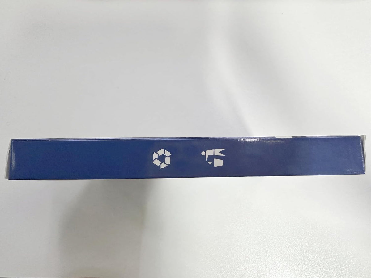 Glovv botanical cat collar applied on a cat