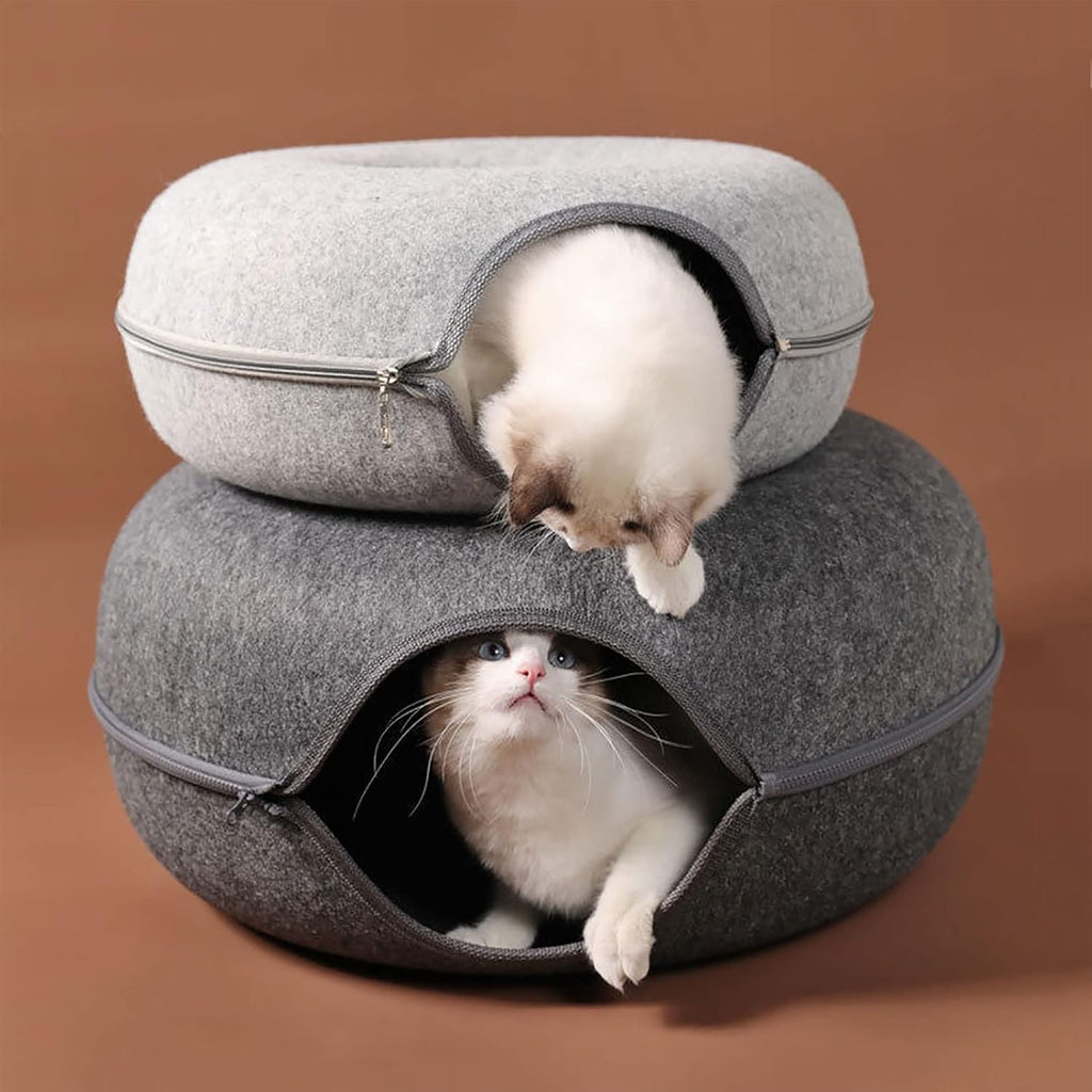 Demonstration of detachable zipper feature on donut cat bed