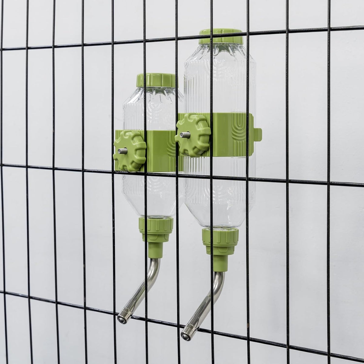 Kassiva leak proof dog crate water bottle showing the vacuum pressure seal components.