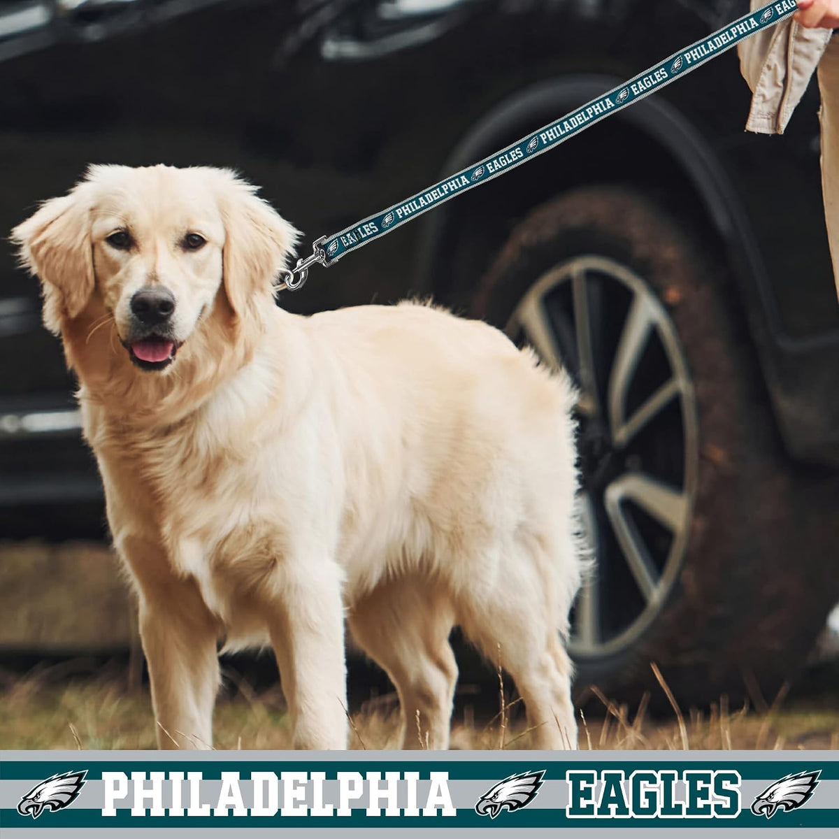 Durable metal swivel clip on Pets First NFL pet leash