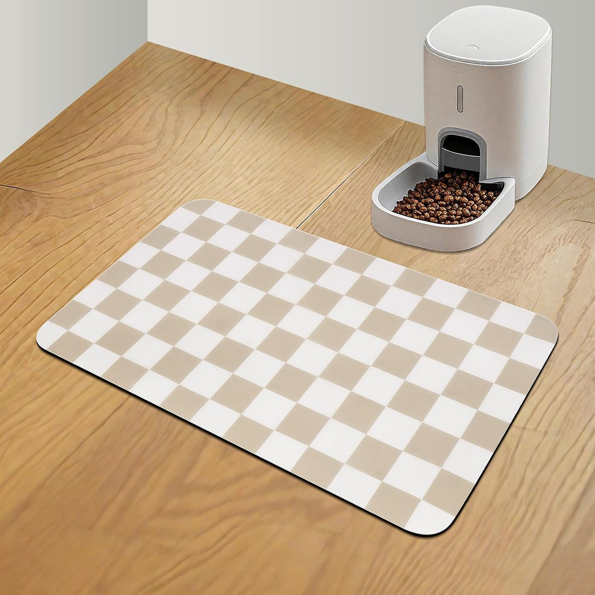 Coorug Checkered Dog Food Mat front view with bowls