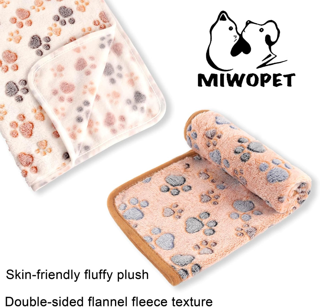 Machine washable premium pet blanket set showing the secure non fraying hemming edge design.