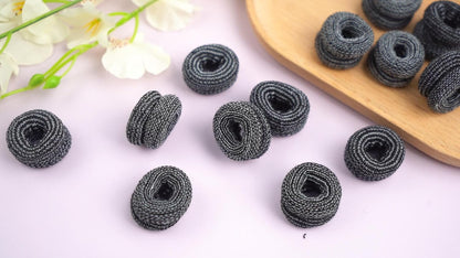 Varmdukke breathable finger bandages shielding fingertips during outdoor gardening tasks
