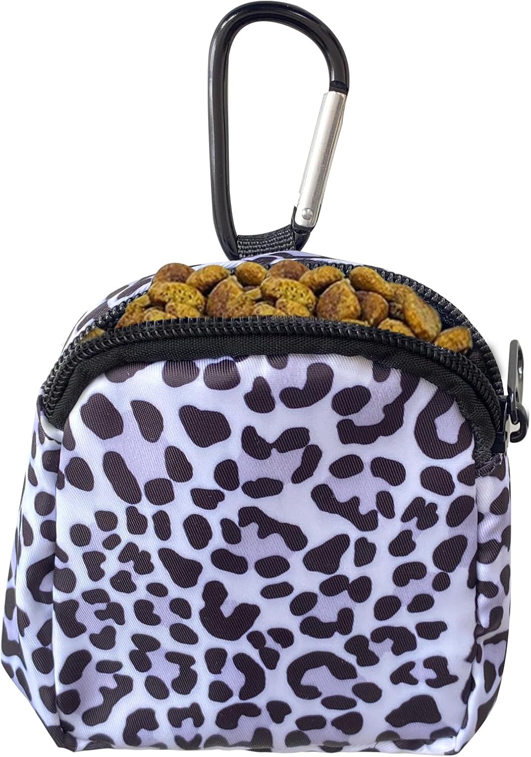 TIHGJHY premium dog training pouch demonstrating its spill-proof capability during running and outdoor exercise.