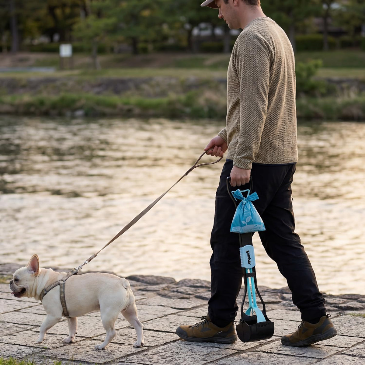 ZOMISIA royal black heavy duty dual action pet scooper on gravel driveway