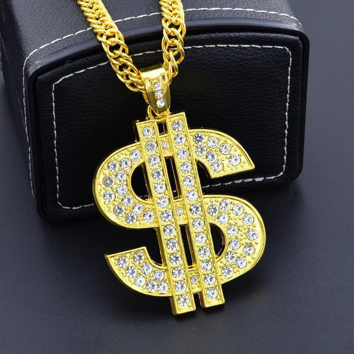 FUNKA pet jewelry chain displaying the secure clasp and five centimeter extender chain.