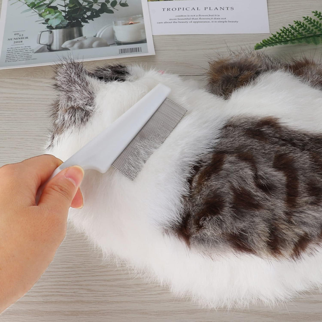 Close up of Kopal fine tooth comb ergonomic handle
