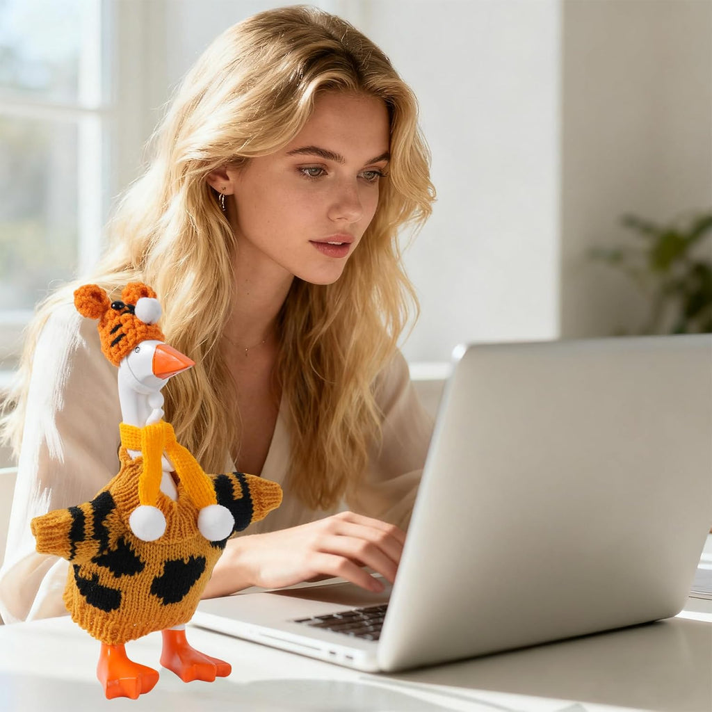 Linastu knitted sweater and hat sets for desk goose