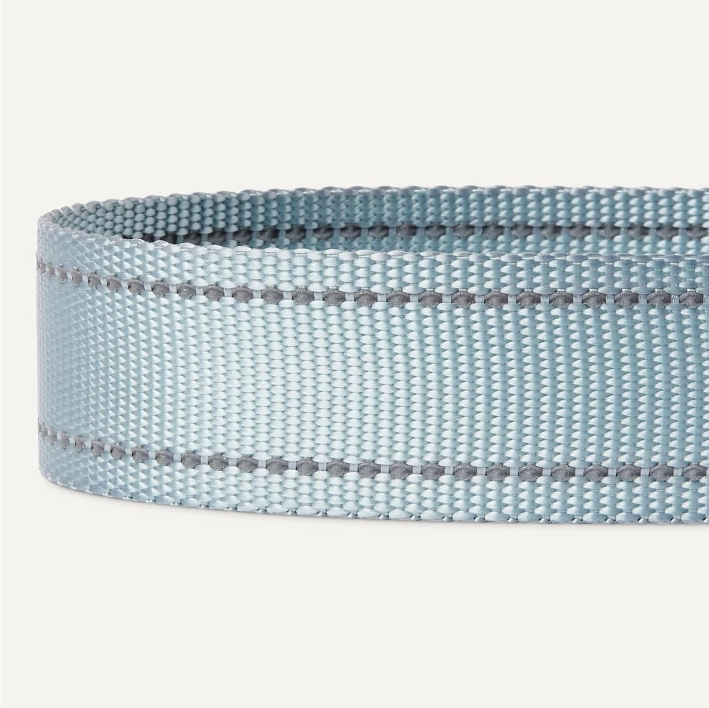 Close up of 360-degree swivel clasp for dog car harness