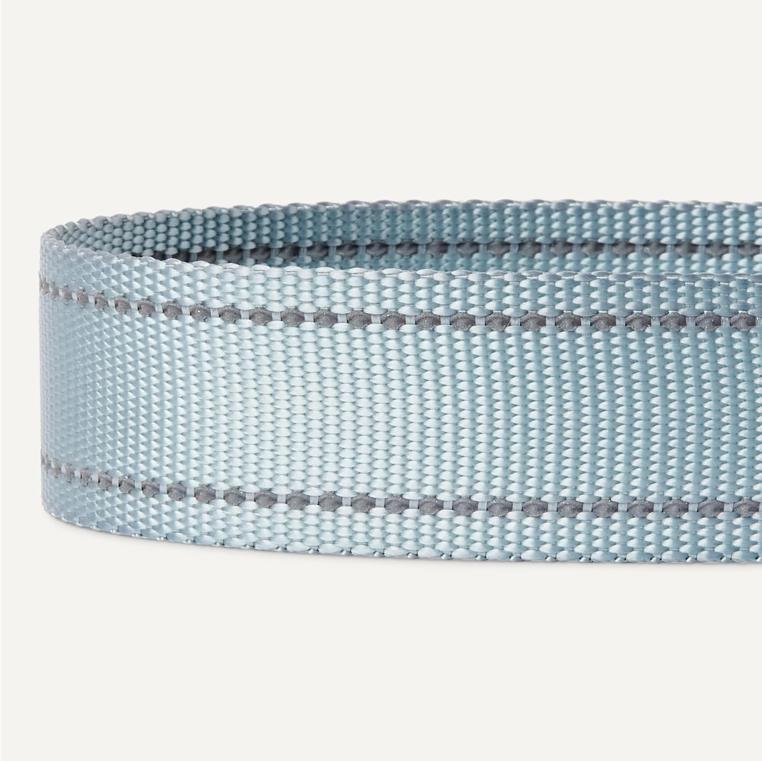Close up of 360-degree swivel clasp for dog car harness