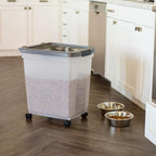 Airtight seal demonstration on Iris USA storage container