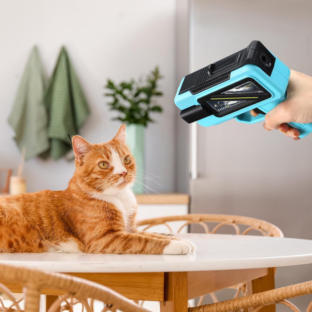 Geelin pet training spray tools illustrating the comfortable ergonomic adult sized grip