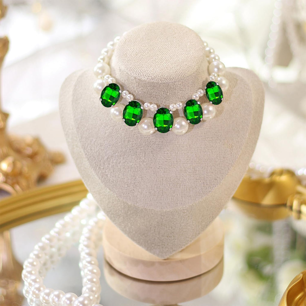 Small dog wearing Daovace pearl rhinestone wedding collar
