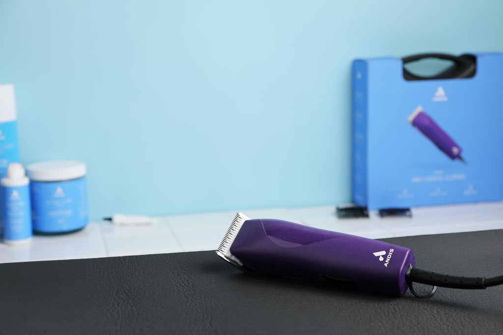 Four attachment combs included in the Andis pet grooming kit.
