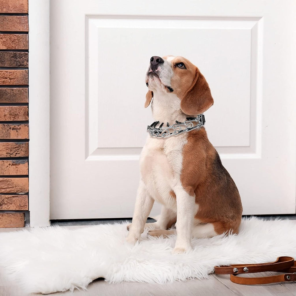 Detail view of the durable material used in Frienda vinyl comfort covers for canine safety.