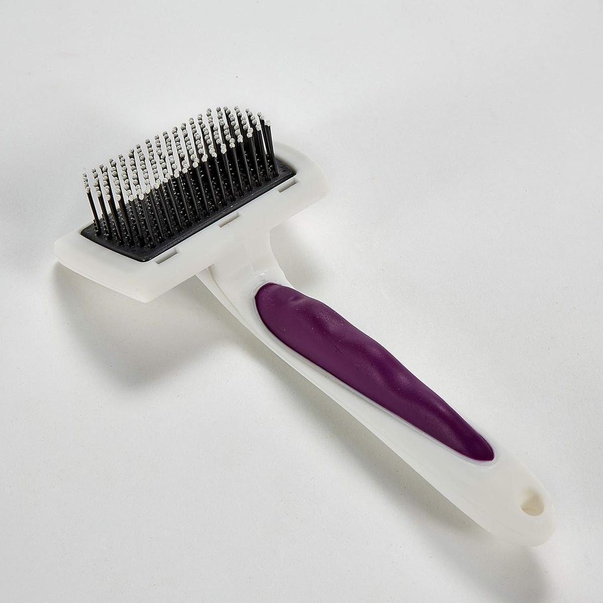 Kaytee pro slicker brush packaging and product overview