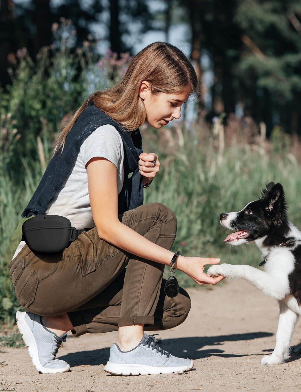 Heouvo dog training clicker accessory included with the black pouch