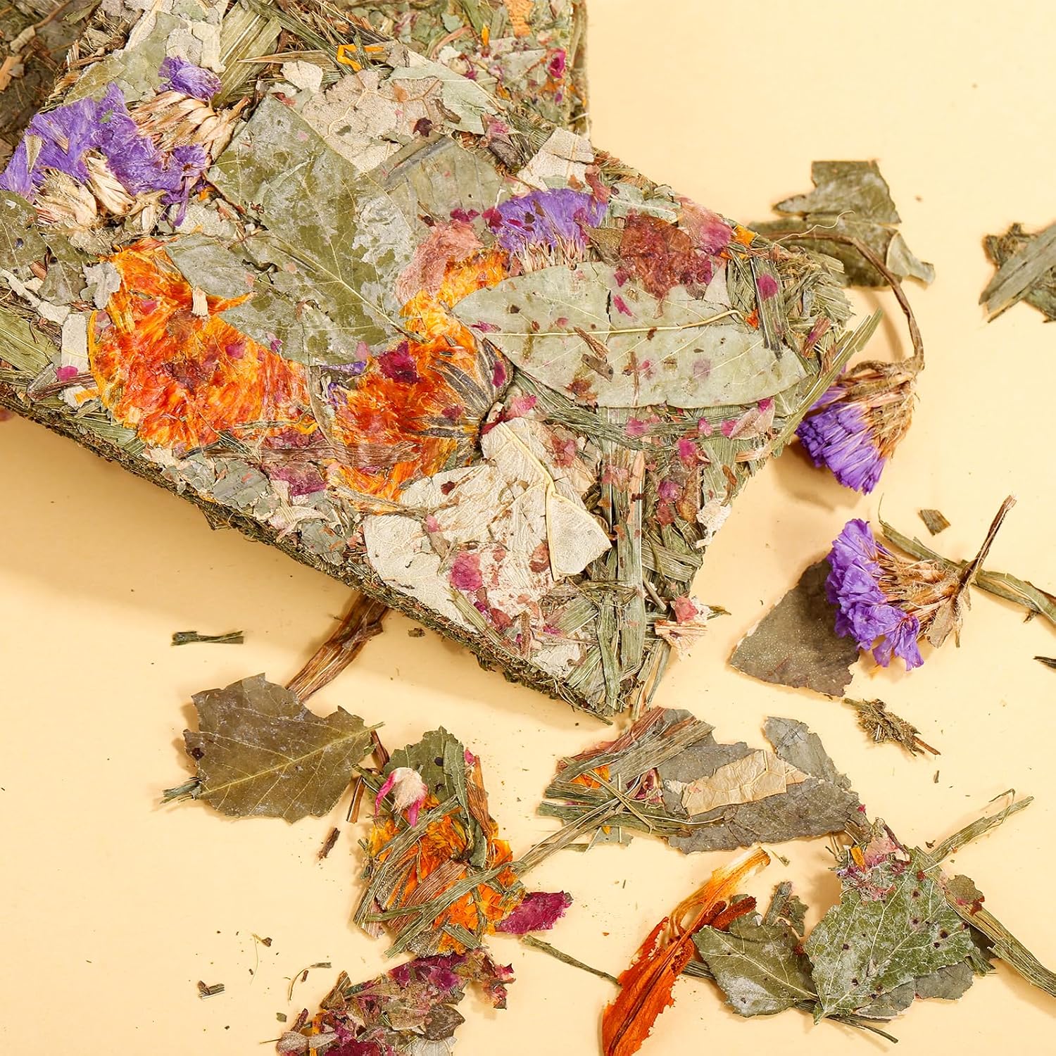 Abizoo handmade herbal floral scent snack chew toys suitable for chinchillas and gerbils.