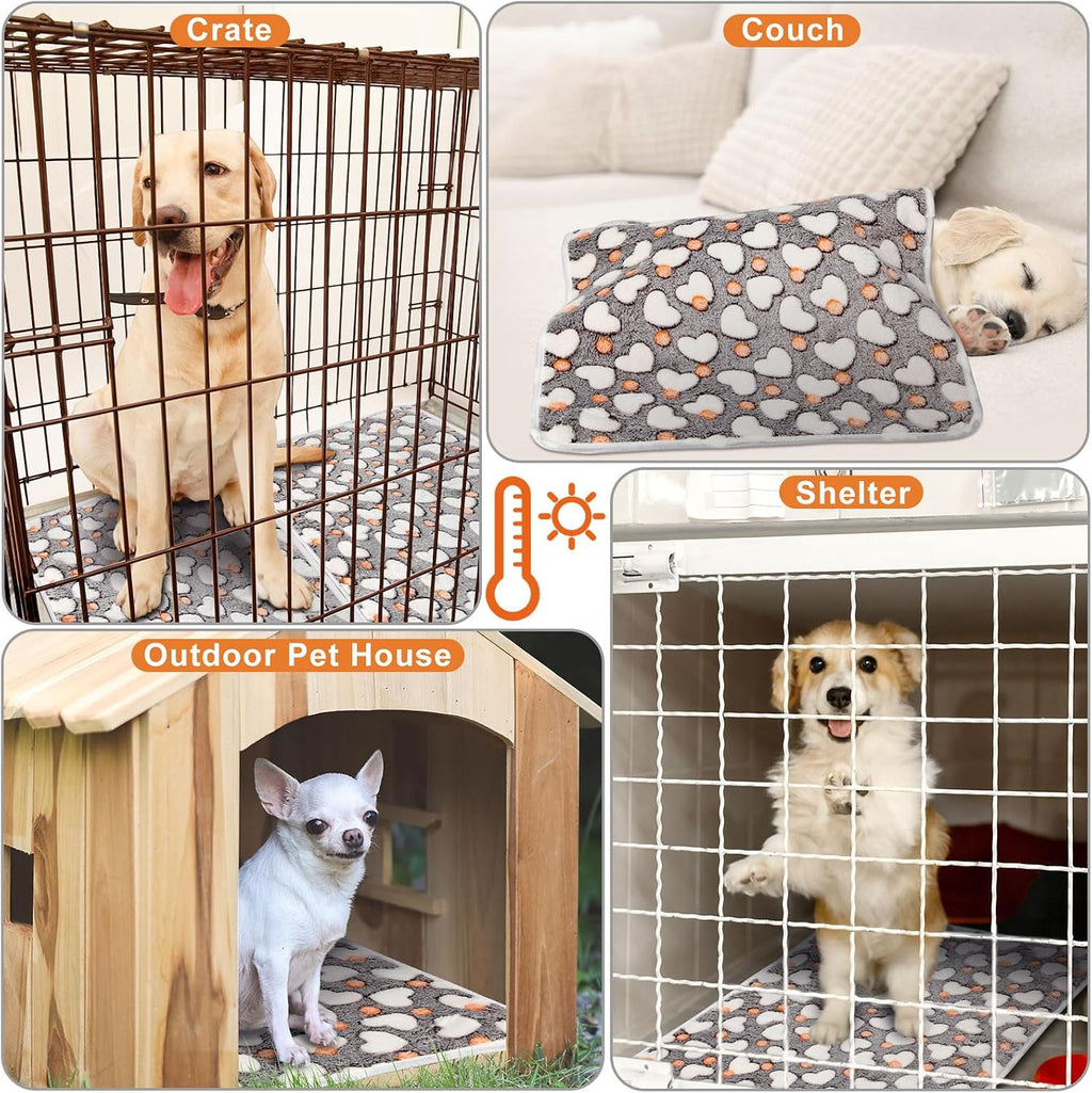 Clysee washable thermal pet blanket flat layout highlighting the heart design