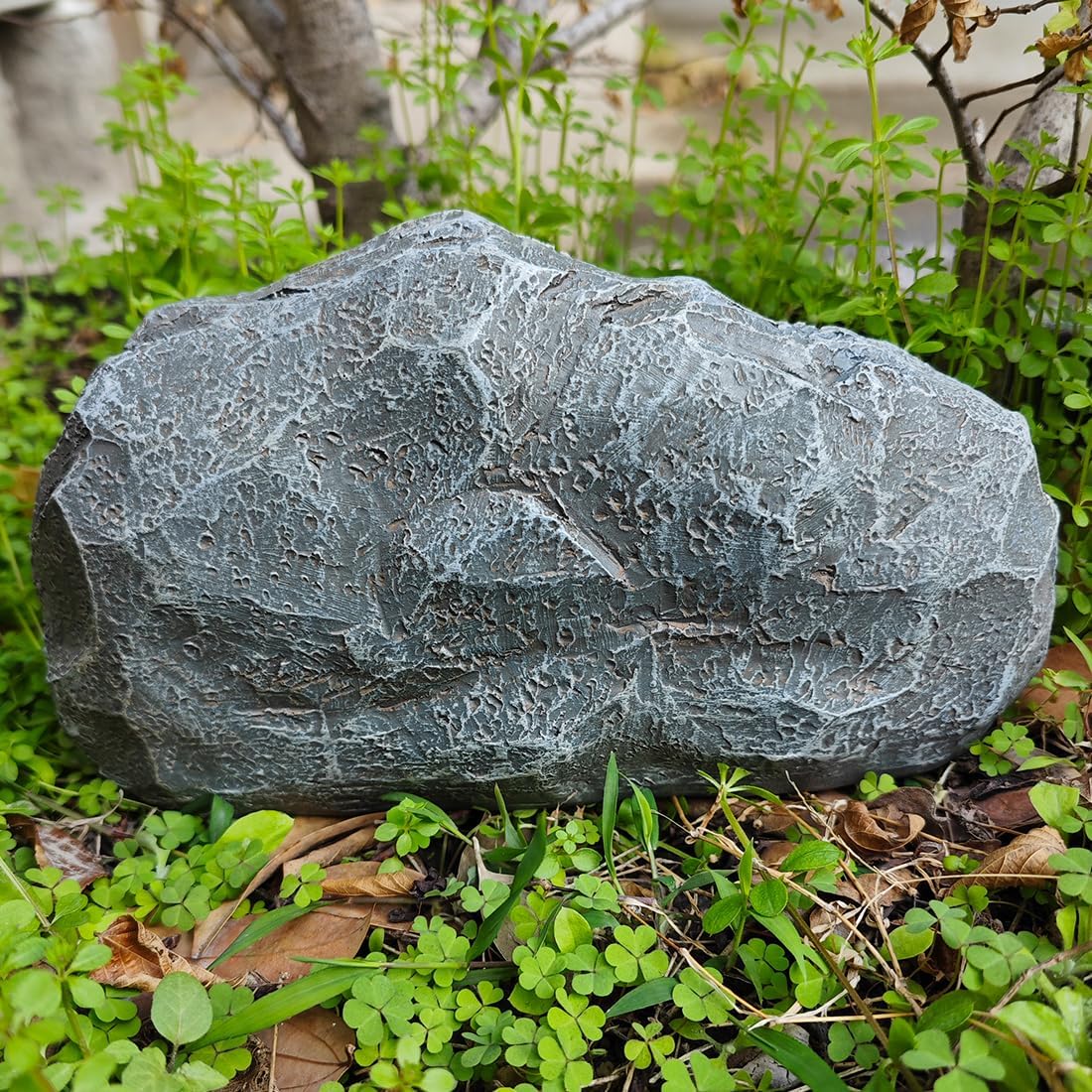 Resin cat headstone close up highlighting the natural mountain stone texture
