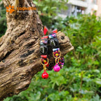 Adjustable soft nylon cat collar showing the slide mechanism for altering length from twenty to thirty centimeters.