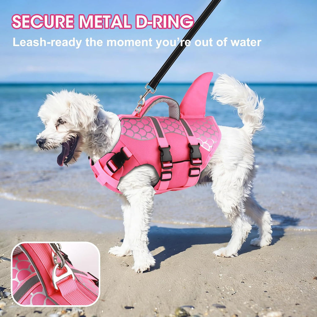 Adjustable quick release buckles on Dogcheer dog float jacket