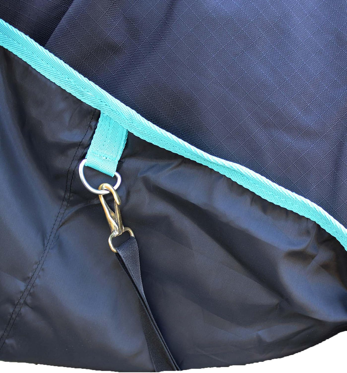 Challenger lightweight equine rain blanket with fur on withers close up